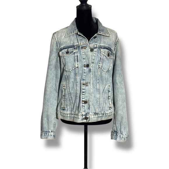 GAP Blue Light Wash Denim Slim Fit Button Front Closure Jacket With Four Pockets - Picture 4 of 16